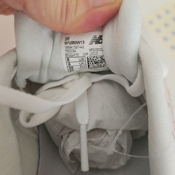 New Balance Women's Fresh Foam X 1080 V13 Running Shoe, White/ 8 wide - Picture 9 of 10